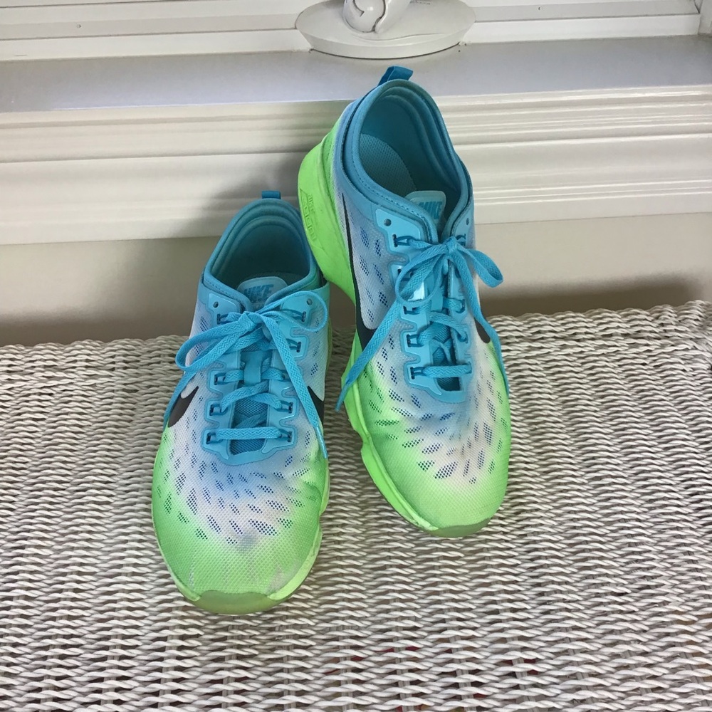 Nike Zoom Fit Agility Running Shoes. Size 9🌹